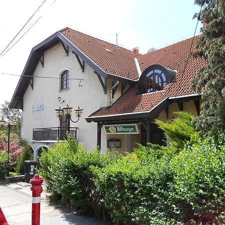 Bed and Breakfast Peregrino Panzio à Budaörs Extérieur photo