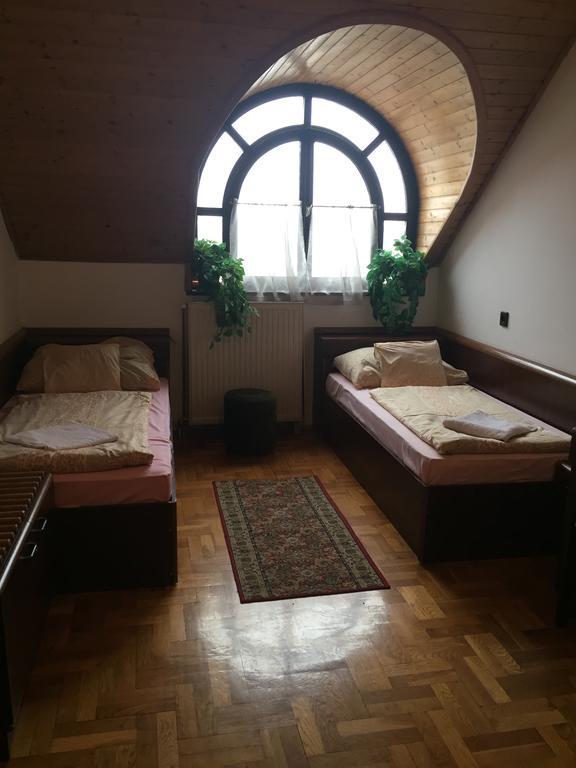 Bed and Breakfast Peregrino Panzio à Budaörs Extérieur photo