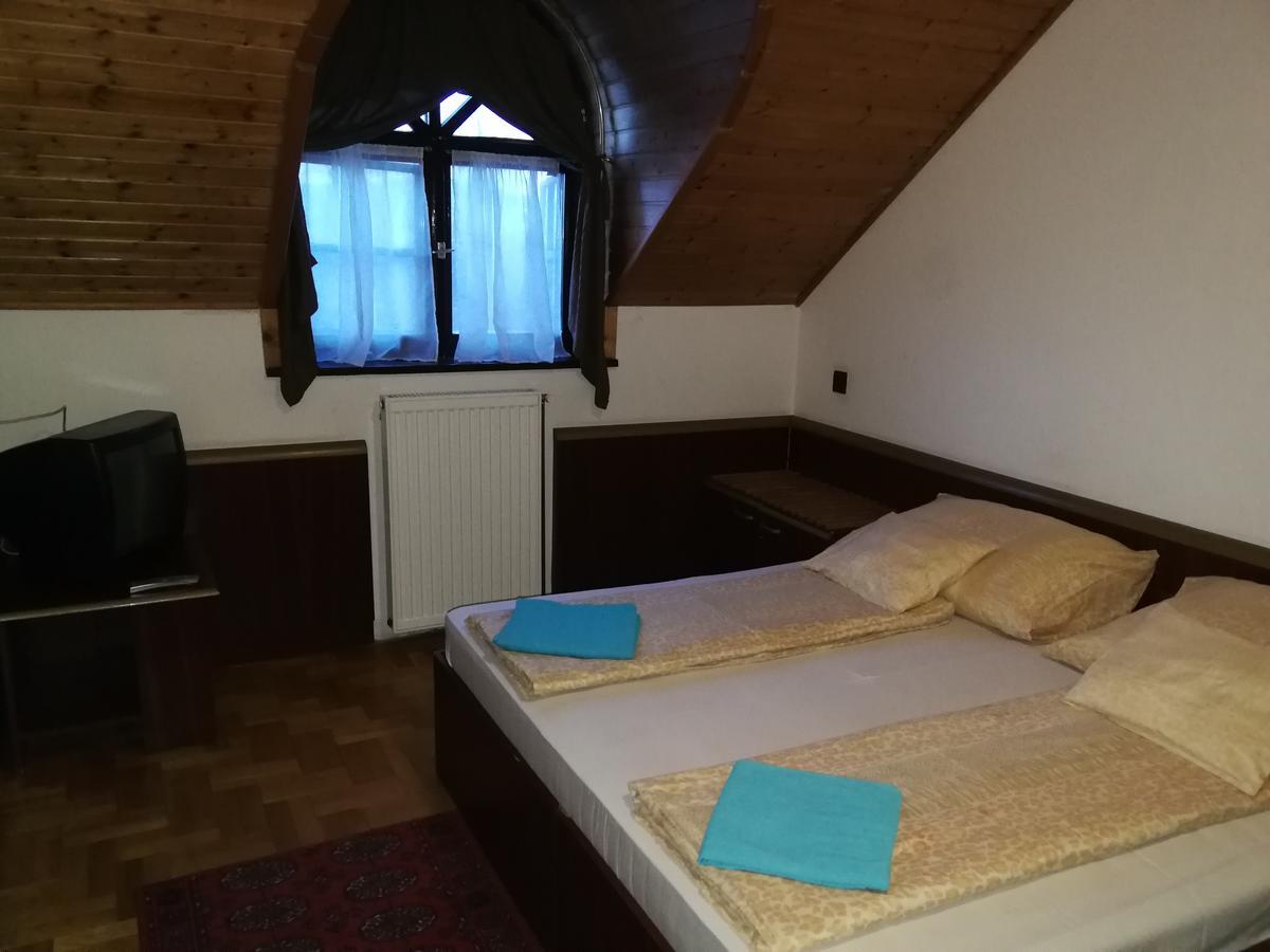 Bed and Breakfast Peregrino Panzio à Budaörs Extérieur photo